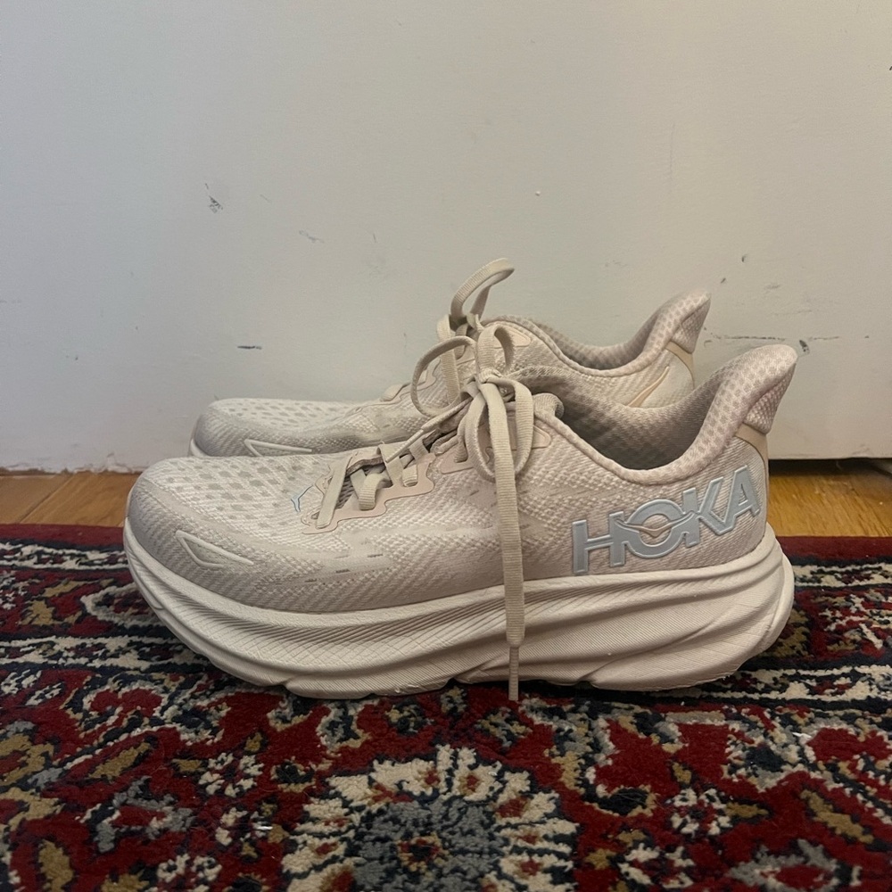 Hoka Clifton 9 eggnog size 7